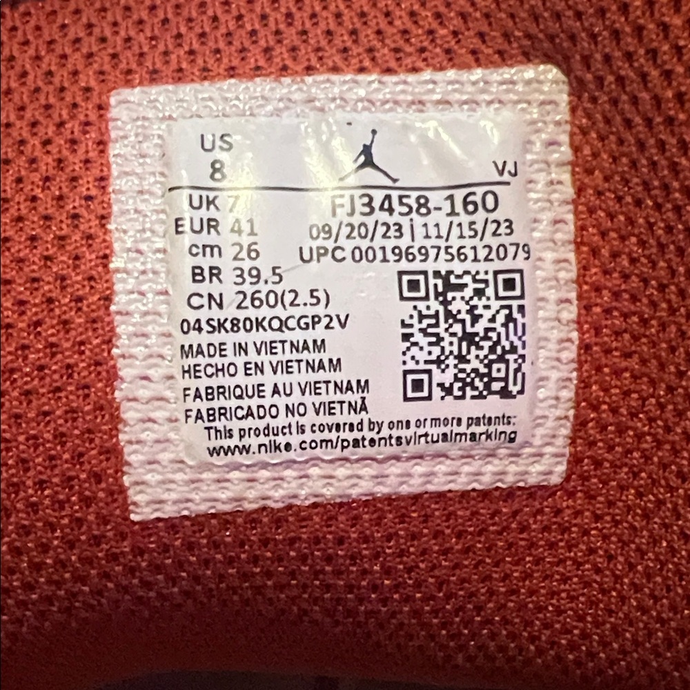 Nike White and Red Women's Sneakers - Picture 2 of 2